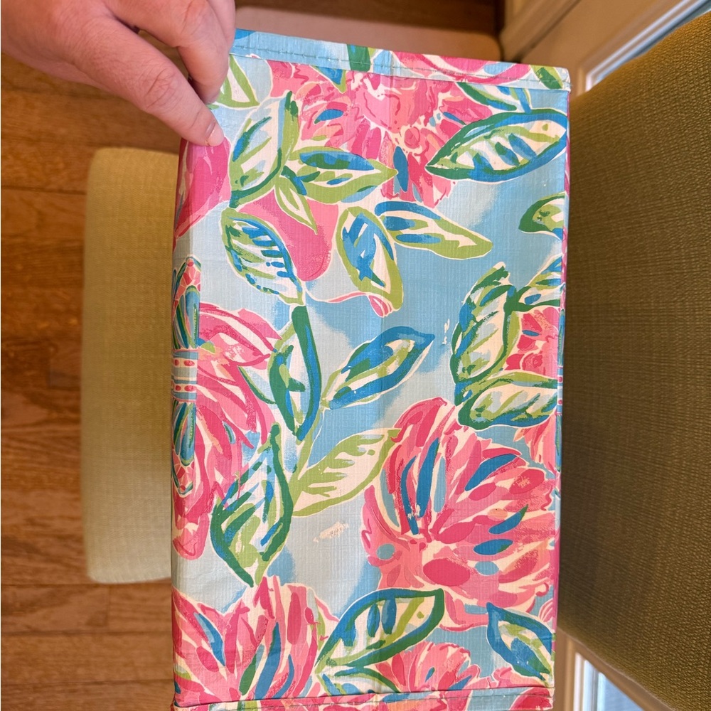 Lilly Pulitzer Market Tote with Coordinating Accessories - Picture 4 of 12